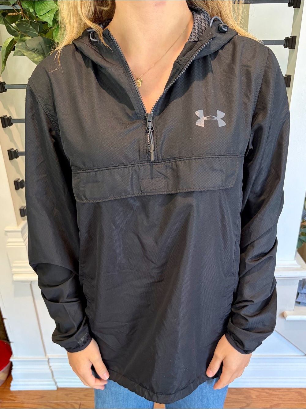 Under Armour HeatGear Black Hooded Half Zip Windbreaker Jacket Small